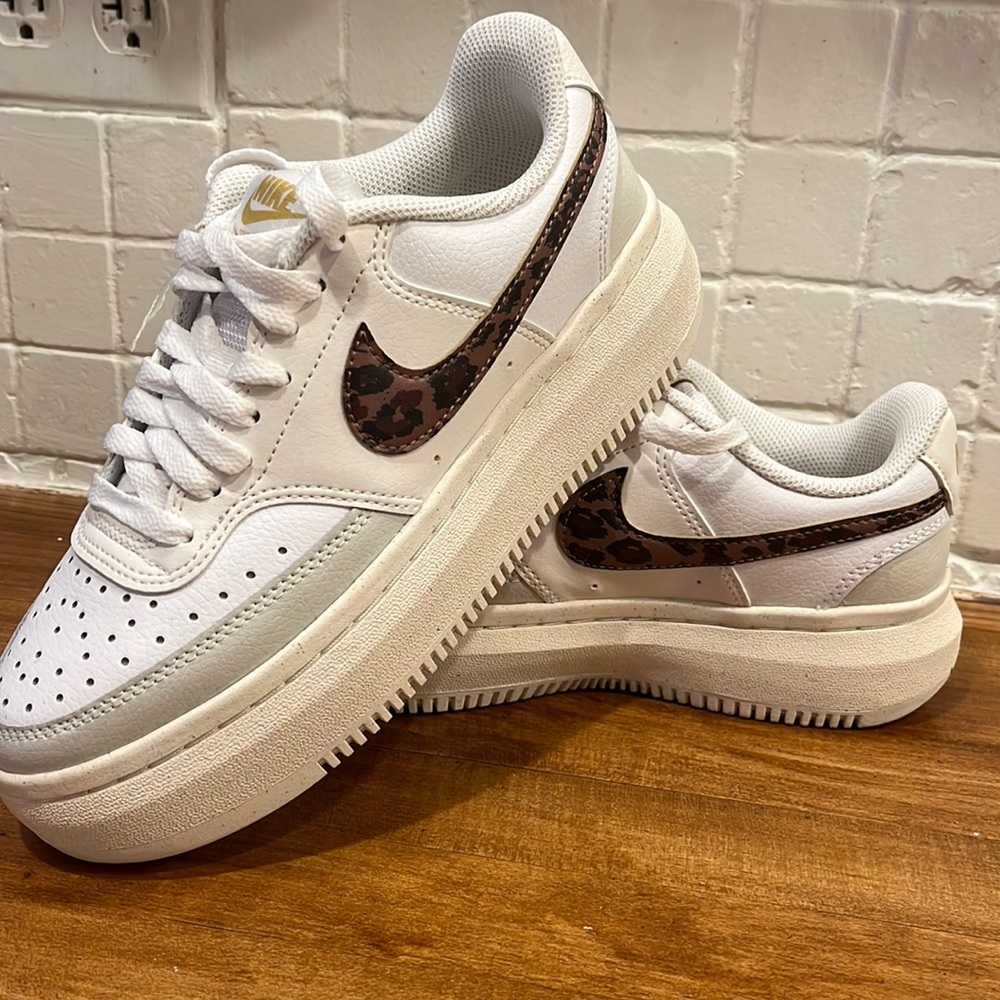 Nike Court Vision Leopard Alta
